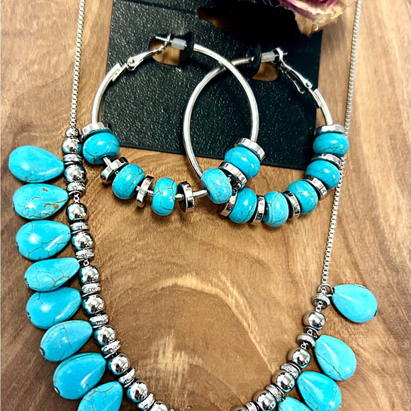 Turquoise and Silver Beaded Jewelry Set - Picture 8 of 8